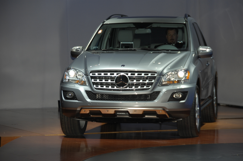Illustration for article titled 2010 Mercedes ML450 Hybrid: V8 Power With V6 Fuel Economy